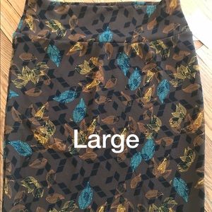 Large LuLaRoe Cassie